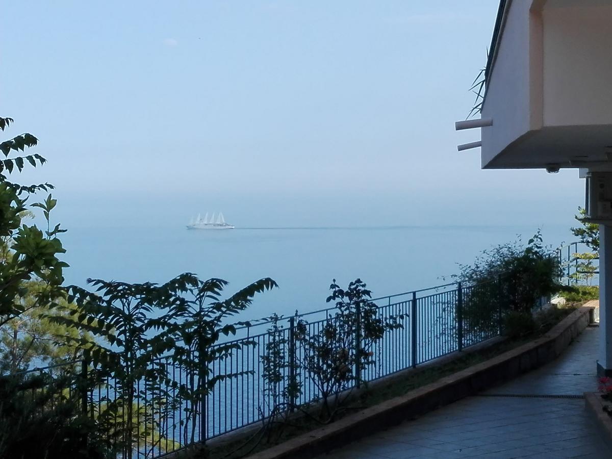Bed and Breakfast La Nave Sul Mare Di Taormina Letojanni Exterior foto