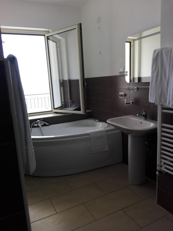Bed and Breakfast La Nave Sul Mare Di Taormina Letojanni Exterior foto