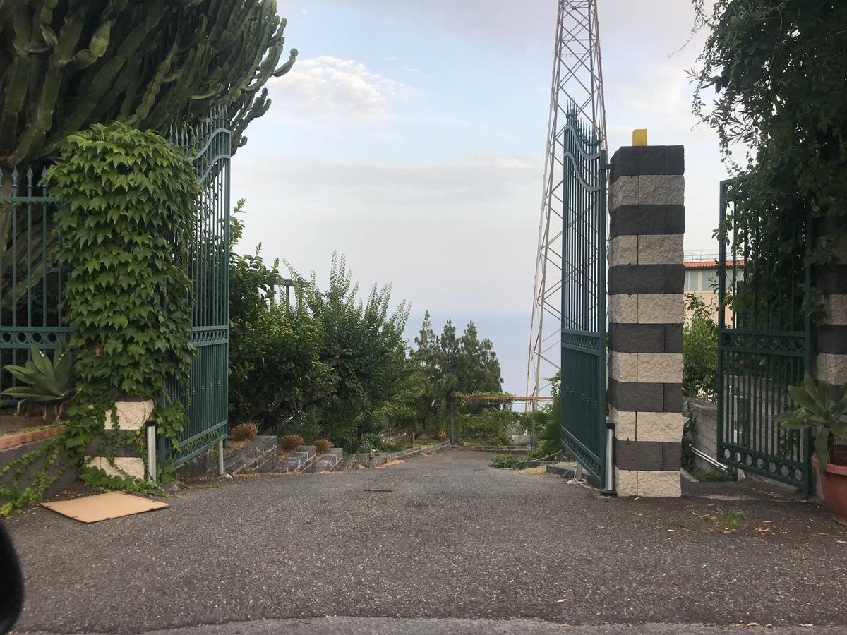 Bed and Breakfast La Nave Sul Mare Di Taormina Letojanni Exterior foto