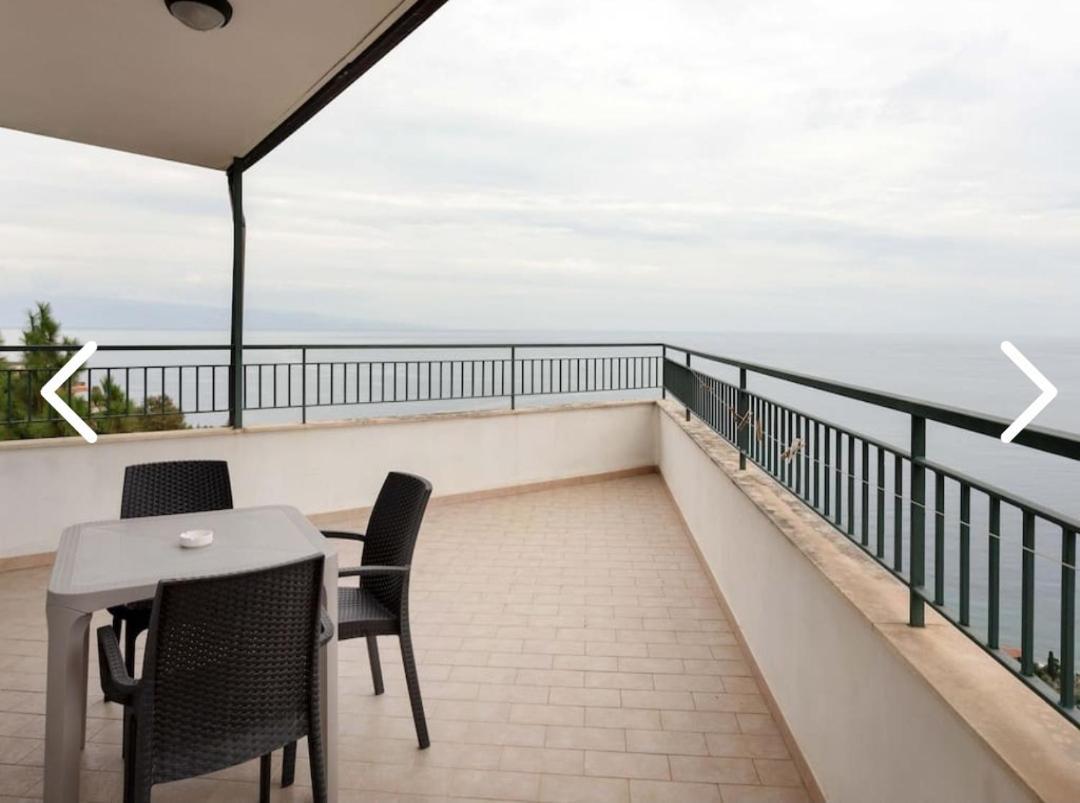 Bed and Breakfast La Nave Sul Mare Di Taormina Letojanni Exterior foto