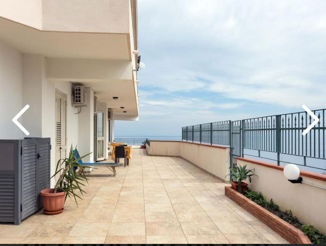 Bed and Breakfast La Nave Sul Mare Di Taormina Letojanni Exterior foto
