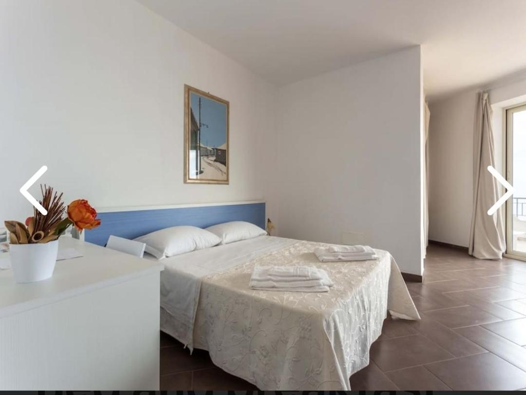 Bed and Breakfast La Nave Sul Mare Di Taormina Letojanni Exterior foto